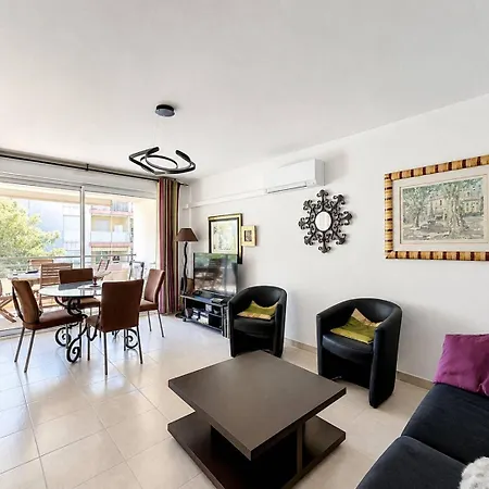 Apartment T2 Avec Terrasse Dans Avec Piscine *