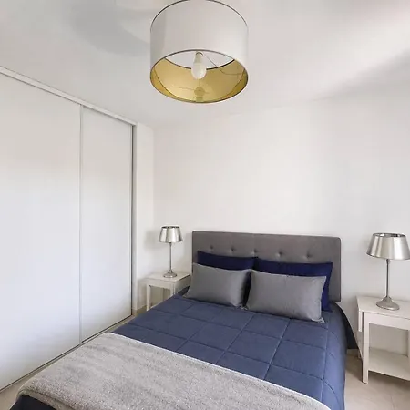 Apartment T2 Avec Terrasse Dans Avec Piscine *
