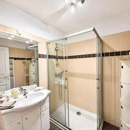 Apartment T2 Avec Terrasse Dans Avec Piscine *
